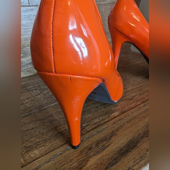 Pointy toe orange patent heels by Red circle. Women's size 10 - Picture 8 of 13
